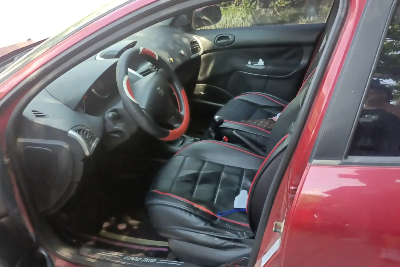 2011 Peugeot 207 1.4L 76HP L4 5MT,autocango,china used car exporter,china ev exporter,chinese used car exporter,chinese used ev exporter