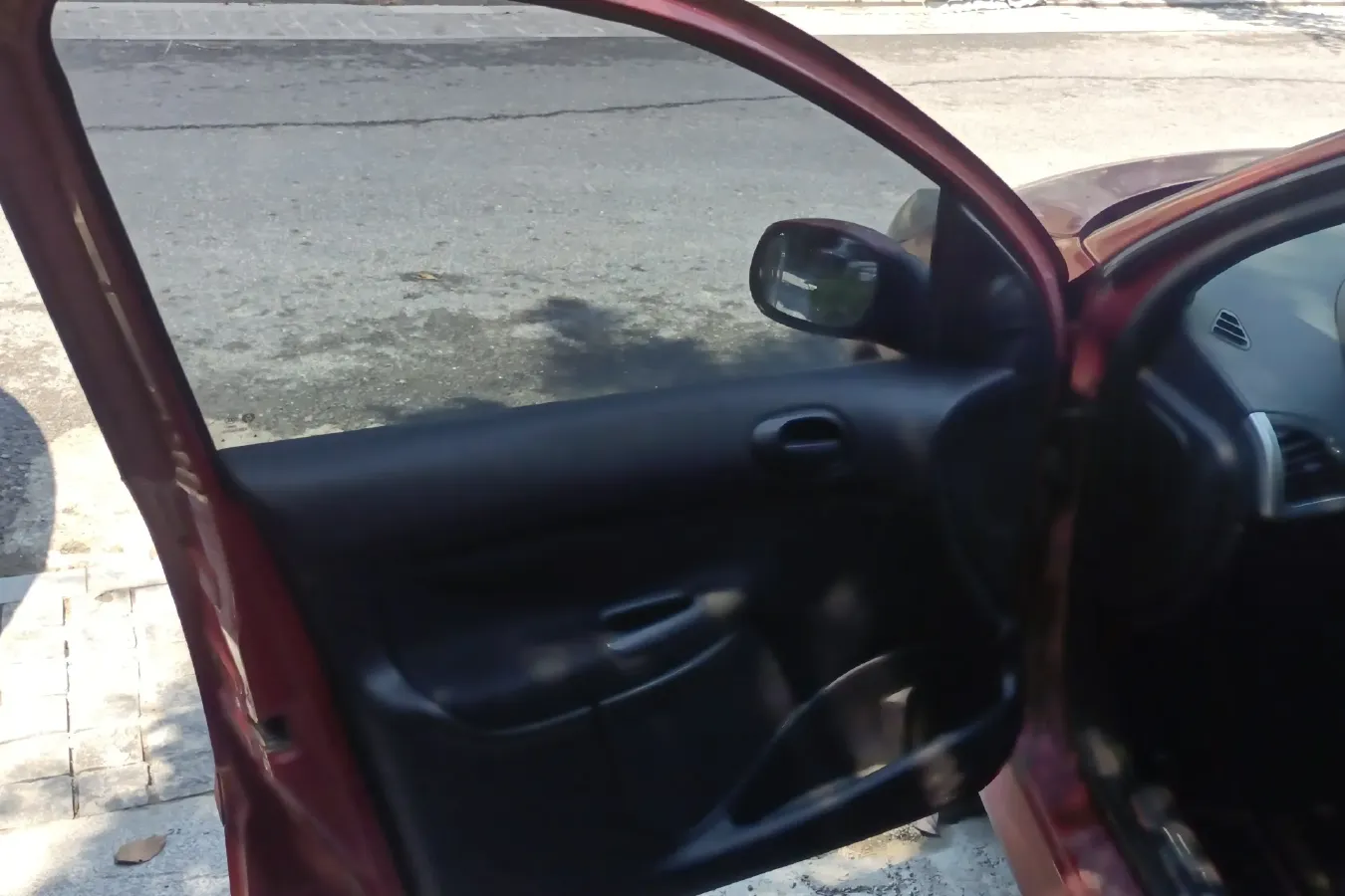 2011 Peugeot 207 1.4L 76HP L4 5MT,autocango,china used car exporter,china ev exporter,chinese used car exporter,chinese used ev exporter