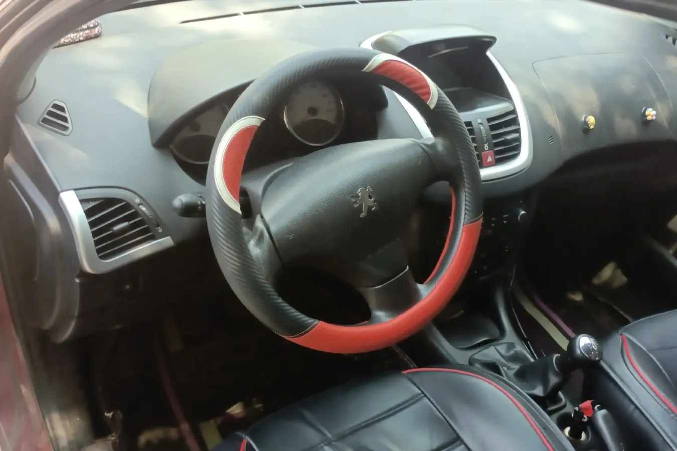 2011 Peugeot 207 1.4L 76HP L4 5MT,autocango,china used car exporter,china ev exporter,chinese used car exporter,chinese used ev exporter