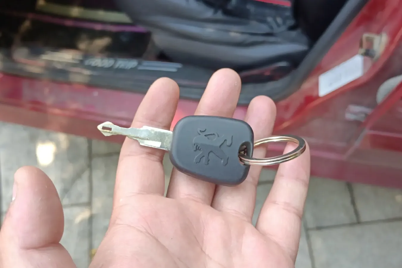 2011 Peugeot 207 1.4L 76HP L4 5MT,autocango,china used car exporter,china ev exporter,chinese used car exporter,chinese used ev exporter