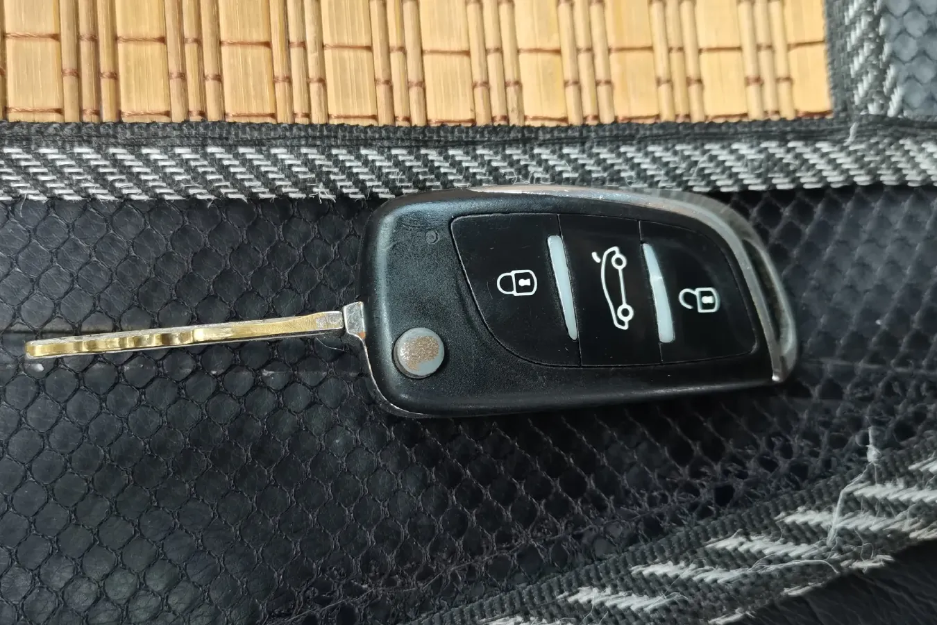 2011 Hyundai Accent 1.4L 95HP L4 5MT,autocango,china used car exporter,china ev exporter,chinese used car exporter,chinese used ev exporter