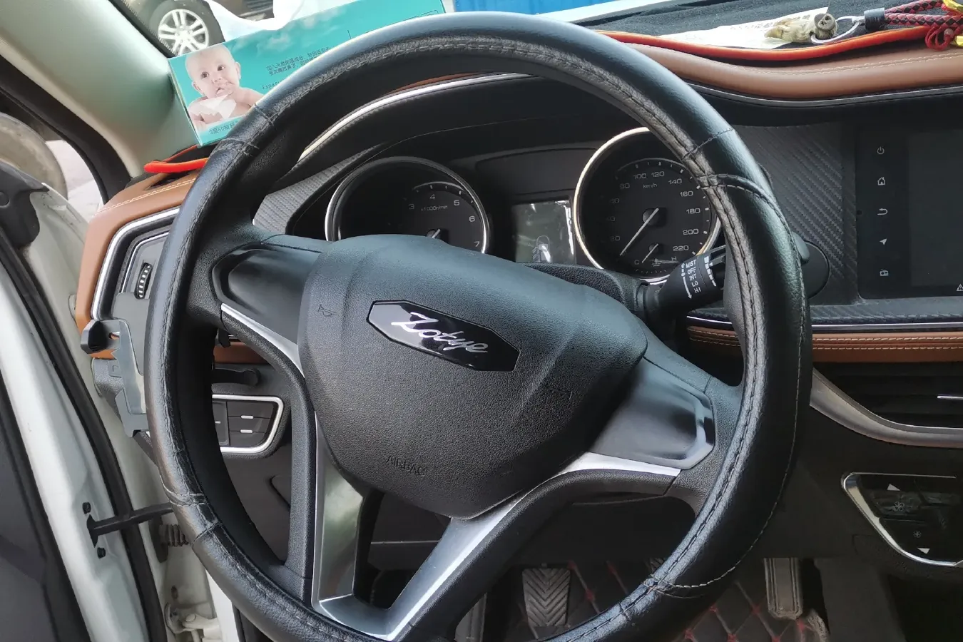 2019 Zotye T300 1.5L 112HP L4 5MT,autocango,china used car exporter,china ev exporter,chinese used car exporter,chinese used ev exporter