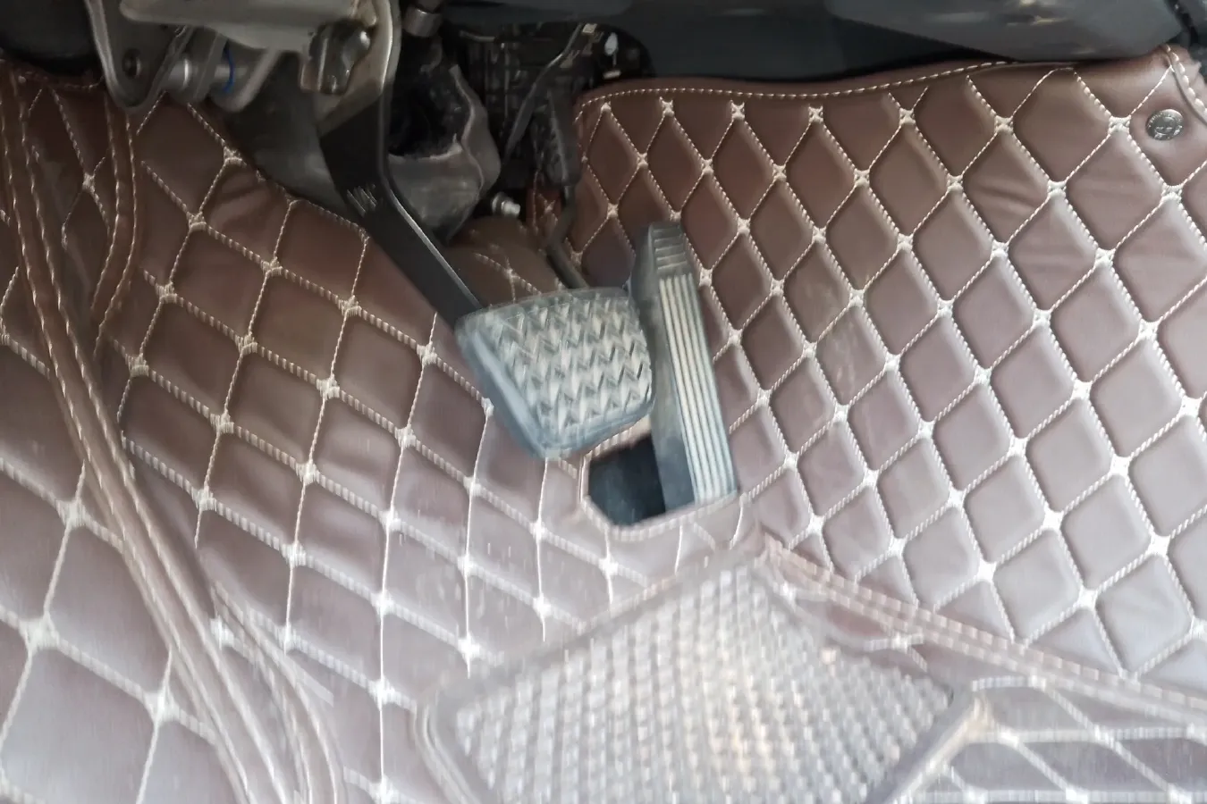 2021 Toyota Camry 2.5L 178HP L4 E-CVT Hybrid,autocango,china used car exporter,china ev exporter,chinese used car exporter,chinese used ev exporter