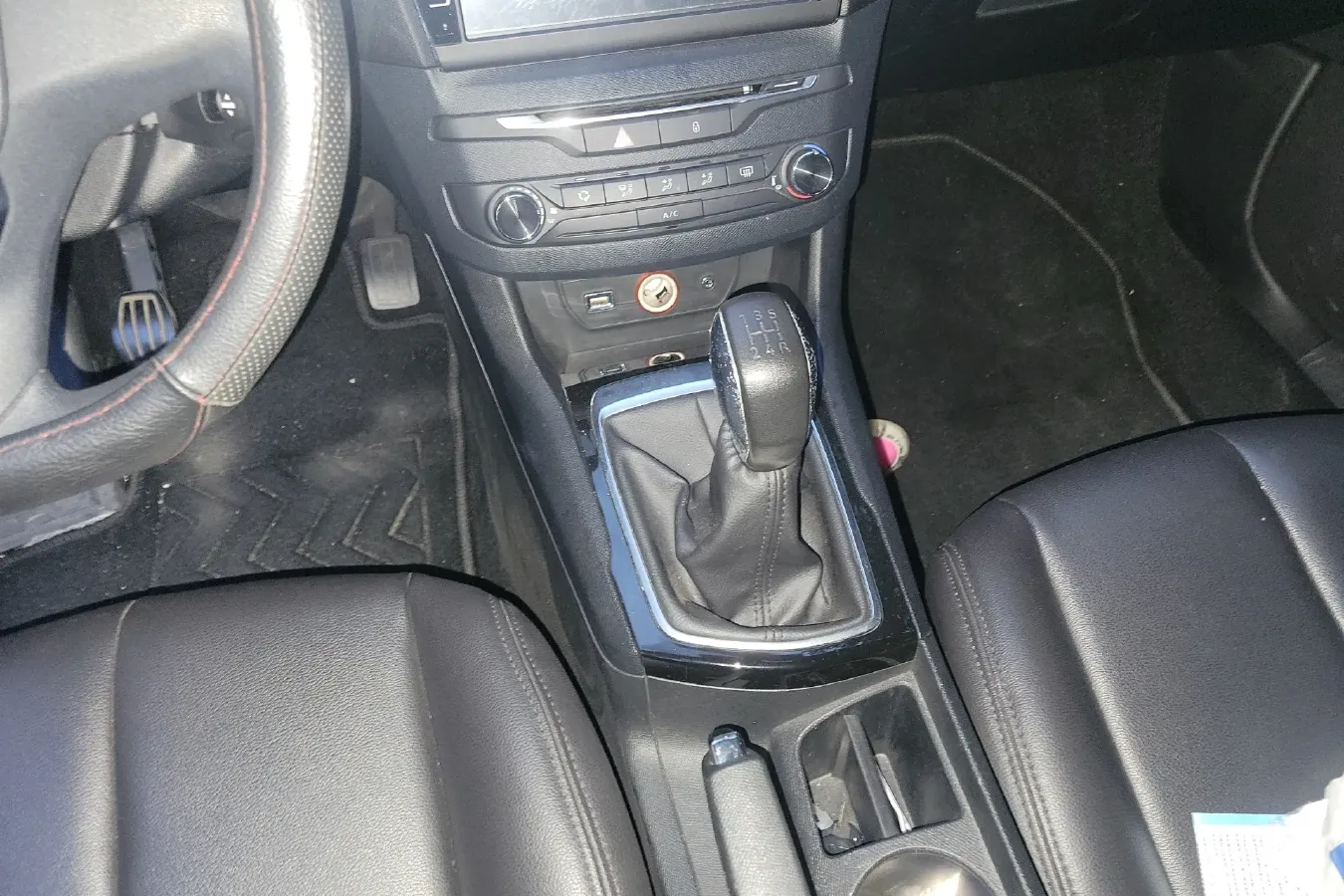 2014 Peugeot 408 1.8L 139HP L4 5MT,autocango,china used car exporter,china ev exporter,chinese used car exporter,chinese used ev exporter