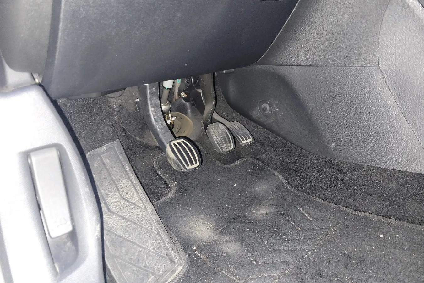 2014 Peugeot 408 1.8L 139HP L4 5MT,autocango,china used car exporter,china ev exporter,chinese used car exporter,chinese used ev exporter