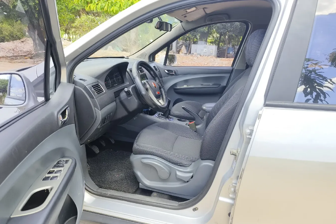 2014 DongFeng Forthing Joyear X3 1.5L 120HP L4 5MT,autocango,china used car exporter,china ev exporter,chinese used car exporter,chinese used ev exporter