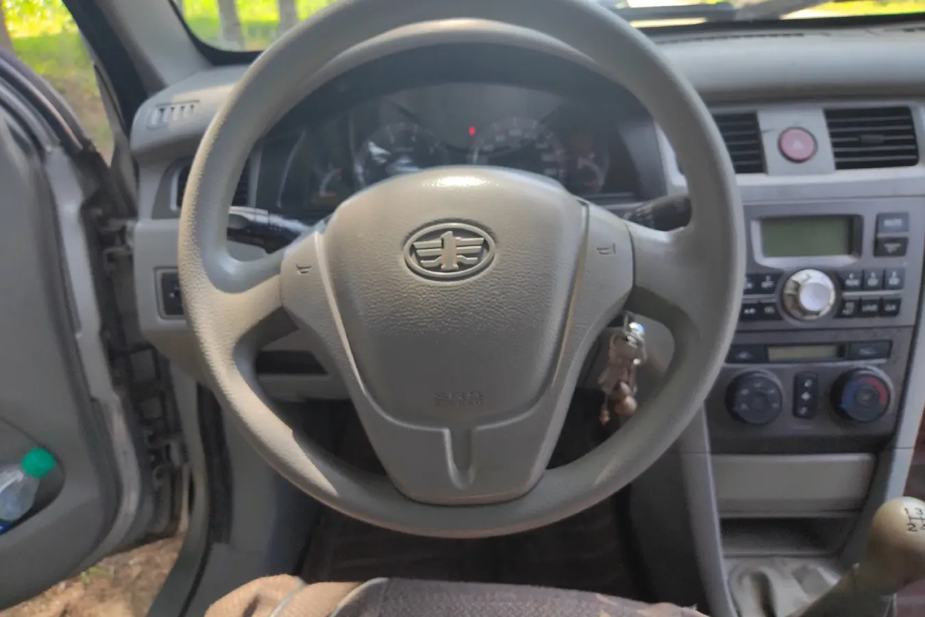 2013 FAW XiaLi N5 1.3L 91HP L4 5MT,autocango,china used car exporter,china ev exporter,chinese used car exporter,chinese used ev exporter