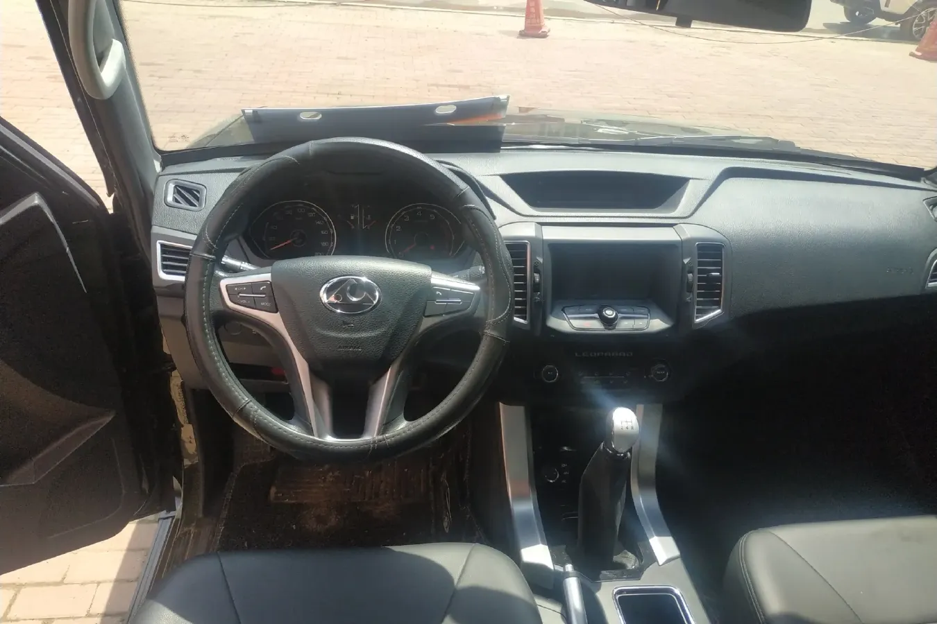 2015 Leopaard Q6 2.4L 147HP L4 5MT,autocango,china used car exporter,china ev exporter,chinese used car exporter,chinese used ev exporter