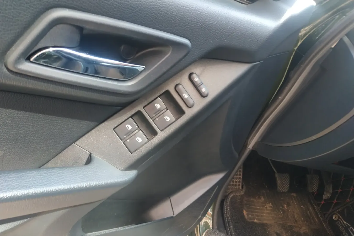 2015 Leopaard Q6 2.4L 147HP L4 5MT,autocango,china used car exporter,china ev exporter,chinese used car exporter,chinese used ev exporter