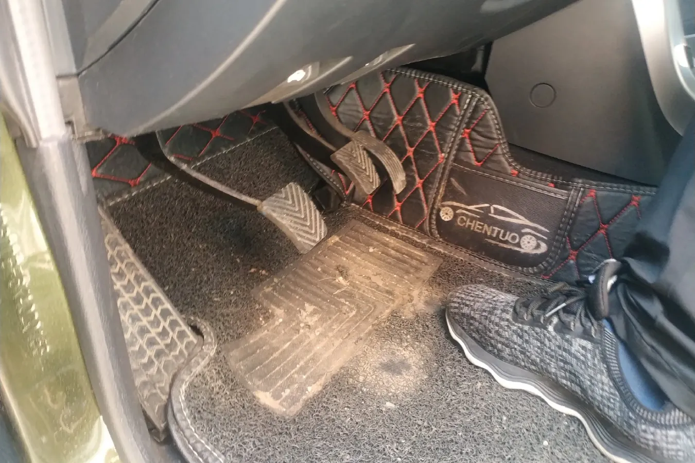 2015 Leopaard Q6 2.4L 147HP L4 5MT,autocango,china used car exporter,china ev exporter,chinese used car exporter,chinese used ev exporter