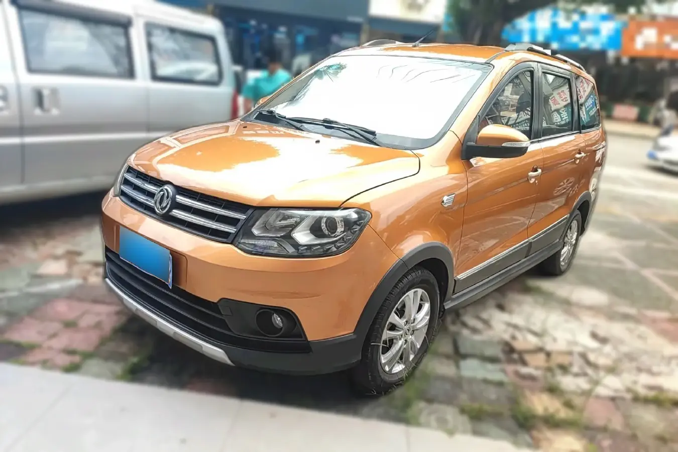 2015 DongFeng Fengon Fengon 360 1.5L 113HP L4 5MT