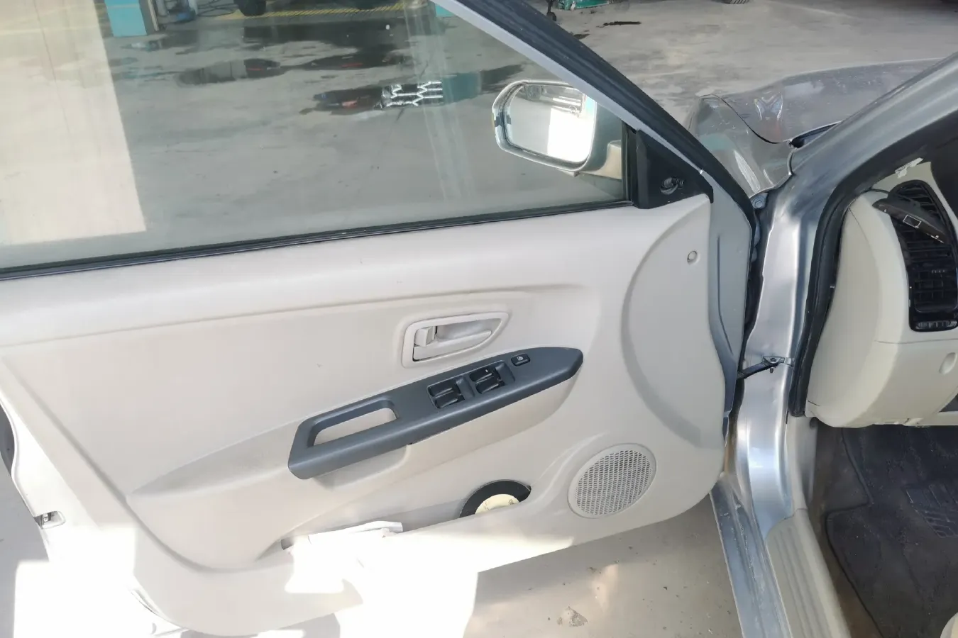 2012 Soueast V3 1.5L 120HP L4 5MT,autocango,china used car exporter,china ev exporter,chinese used car exporter,chinese used ev exporter