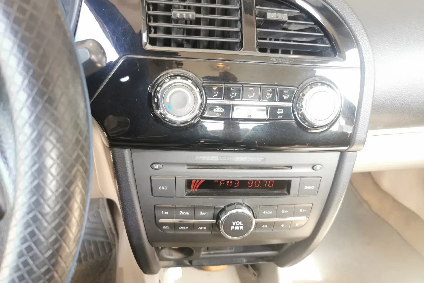 2012 Soueast V3 1.5L 120HP L4 5MT,autocango,china used car exporter,china ev exporter,chinese used car exporter,chinese used ev exporter