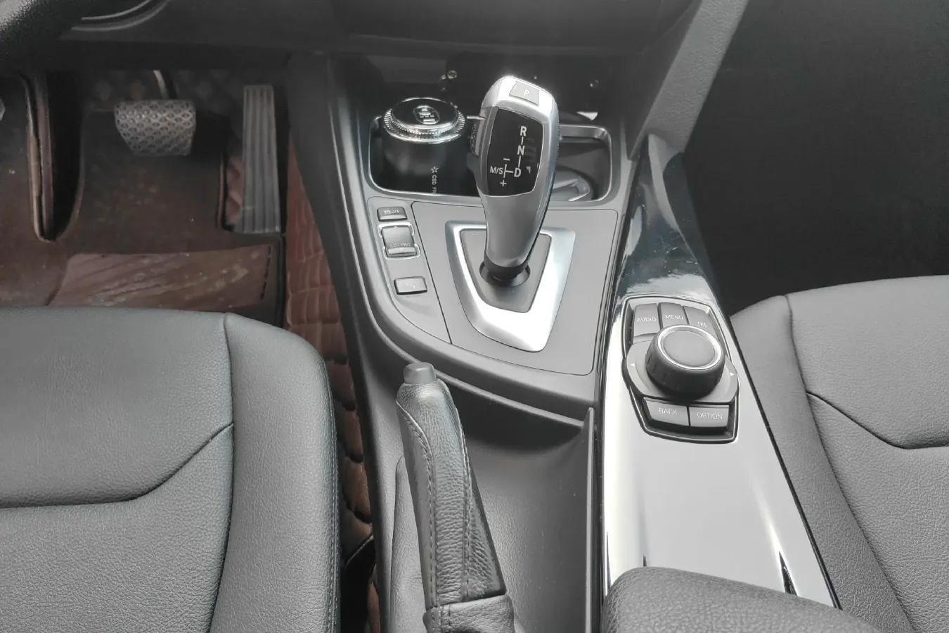 2017 BMW 3 Series 2.0T 184HP L4 8AT,autocango,china used car exporter,china ev exporter,chinese used car exporter,chinese used ev exporter