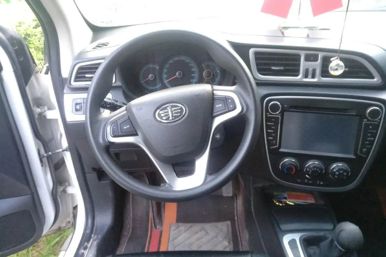 2015 FAW Jumpal D60 1.5L 102HP L4 5MT,autocango,china used car exporter,china ev exporter,chinese used car exporter,chinese used ev exporter