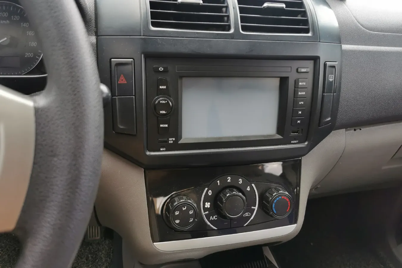 2014 BAIC WeiWang M20 1.5L 106HP L4 5MT,autocango,china used car exporter,china ev exporter,chinese used car exporter,chinese used ev exporter