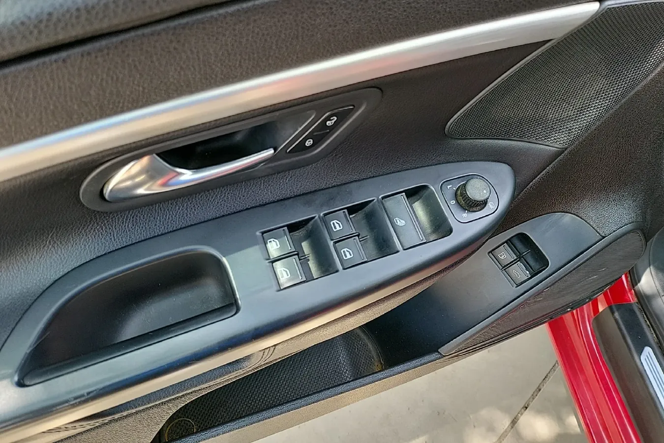 2010 Volkswagen Eos 2.0T 200HP L4 6DCT,autocango,china used car exporter,china ev exporter,chinese used car exporter,chinese used ev exporter