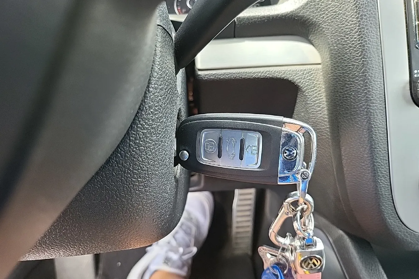 2010 Volkswagen Eos 2.0T 200HP L4 6DCT,autocango,china used car exporter,china ev exporter,chinese used car exporter,chinese used ev exporter