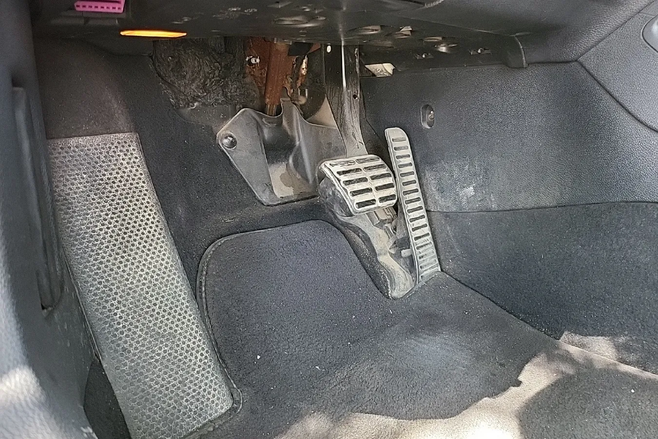 2010 Volkswagen Eos 2.0T 200HP L4 6DCT,autocango,china used car exporter,china ev exporter,chinese used car exporter,chinese used ev exporter