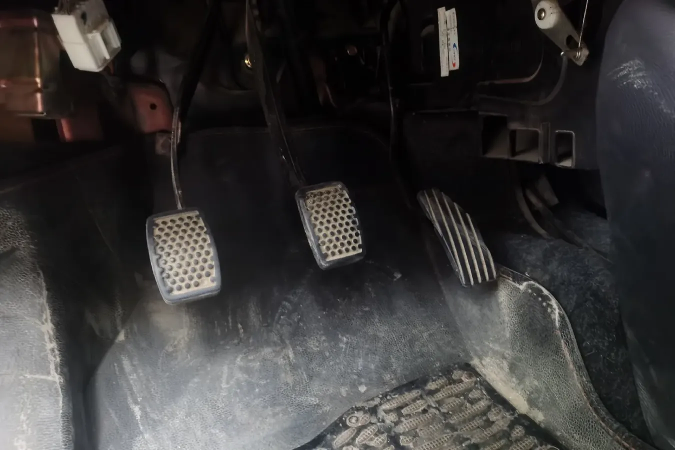 2012 BaoJun LeChi 1.2L 86HP L4 5MT,autocango,china used car exporter,china ev exporter,chinese used car exporter,chinese used ev exporter