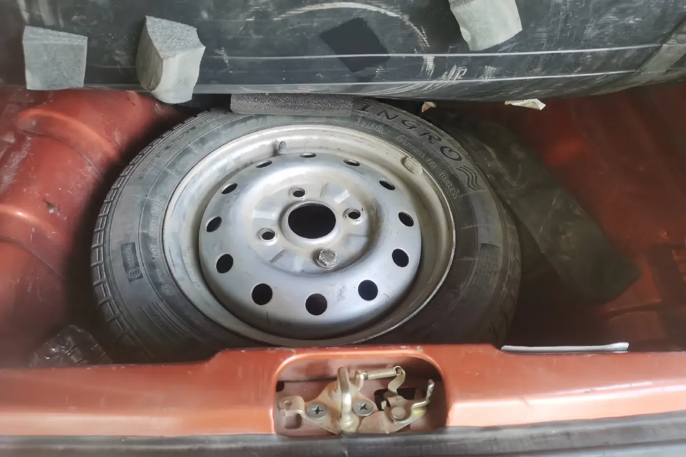 2012 BaoJun LeChi 1.2L 86HP L4 5MT,autocango,china used car exporter,china ev exporter,chinese used car exporter,chinese used ev exporter