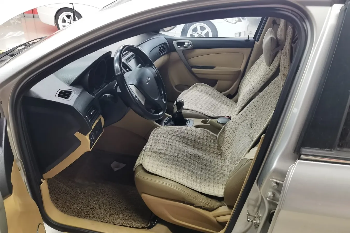 2010 Chery A3 1.6L 126HP L4 5MT,autocango,china used car exporter,china ev exporter,chinese used car exporter,chinese used ev exporter