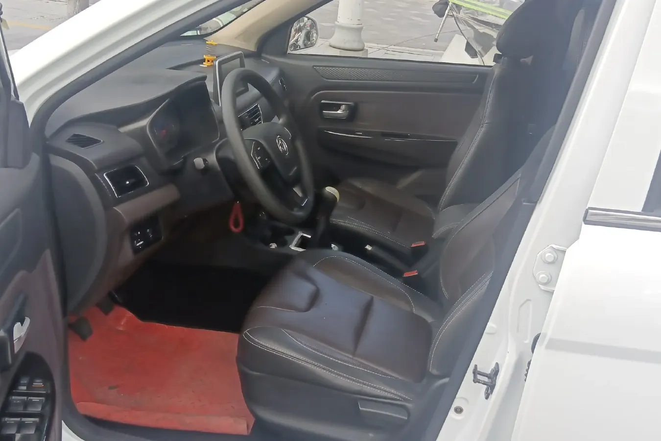 2018 DongFeng Fengon Fengon 330 1.5L 109HP L4 5MT,autocango,china used car exporter,china ev exporter,chinese used car exporter,chinese used ev exporter