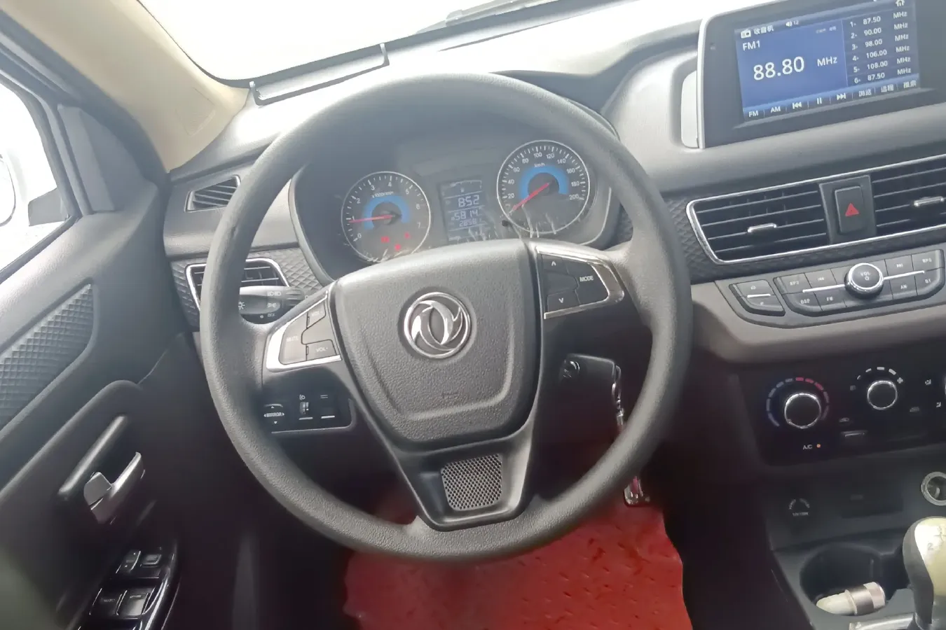 2018 DongFeng Fengon Fengon 330 1.5L 109HP L4 5MT,autocango,china used car exporter,china ev exporter,chinese used car exporter,chinese used ev exporter