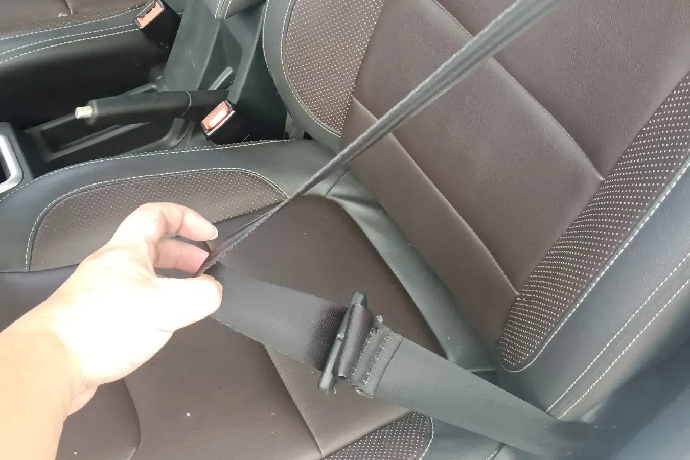 2018 DongFeng Fengon Fengon 330 1.5L 109HP L4 5MT,autocango,china used car exporter,china ev exporter,chinese used car exporter,chinese used ev exporter