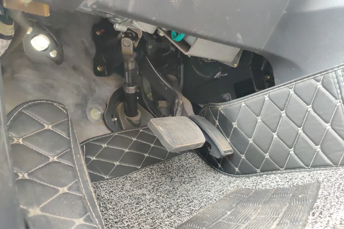 2013 HaiMa S7 2.0L 150HP L4 5AT,autocango,china used car exporter,china ev exporter,chinese used car exporter,chinese used ev exporter