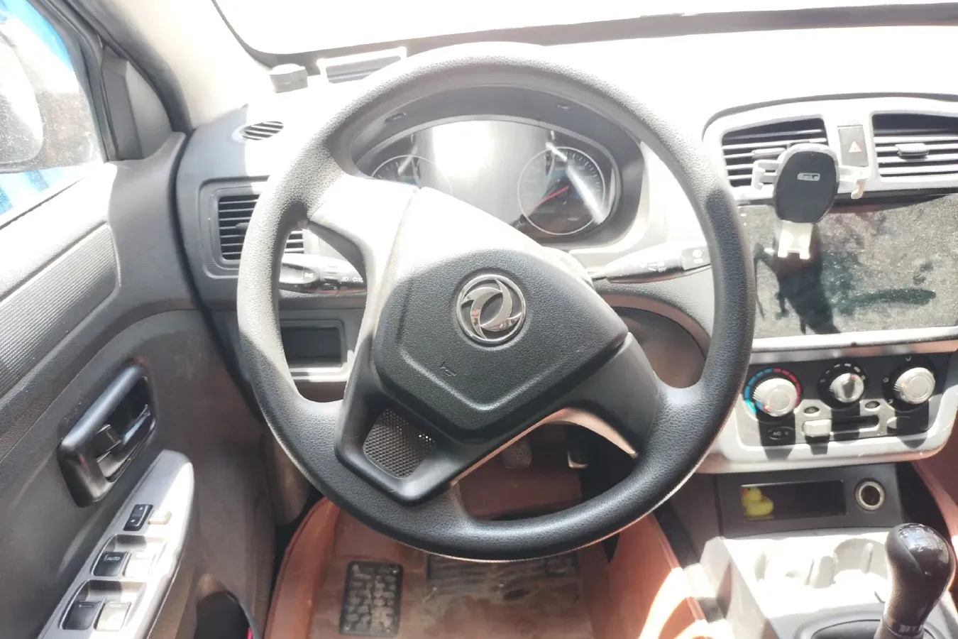 2014 DongFeng Fengon Fengon 330 1.5L 109HP L4 5MT,autocango,china used car exporter,china ev exporter,chinese used car exporter,chinese used ev exporter