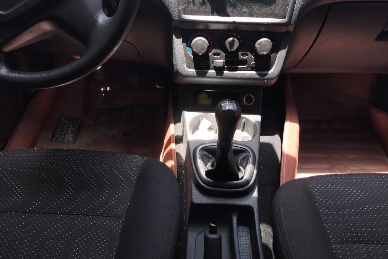 2014 DongFeng Fengon Fengon 330 1.5L 109HP L4 5MT,autocango,china used car exporter,china ev exporter,chinese used car exporter,chinese used ev exporter