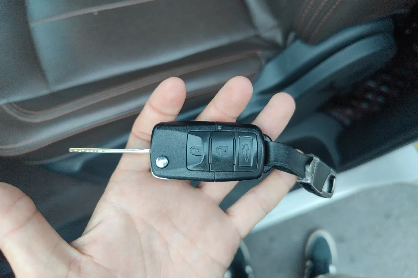 2021 DongFeng Forthing LingZhi Plus 2.0L 133HP L4 6MT,autocango,china used car exporter,china ev exporter,chinese used car exporter,chinese used ev exporter