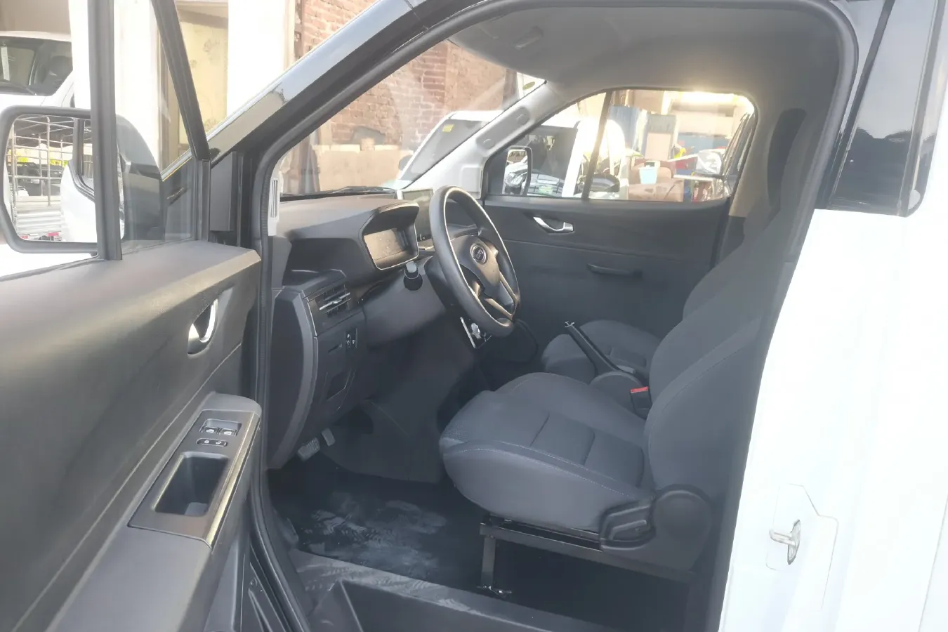 2021 Karry Dolphin EV BEV 44.5KWH,autocango,china used car exporter,china ev exporter,chinese used car exporter,chinese used ev exporter