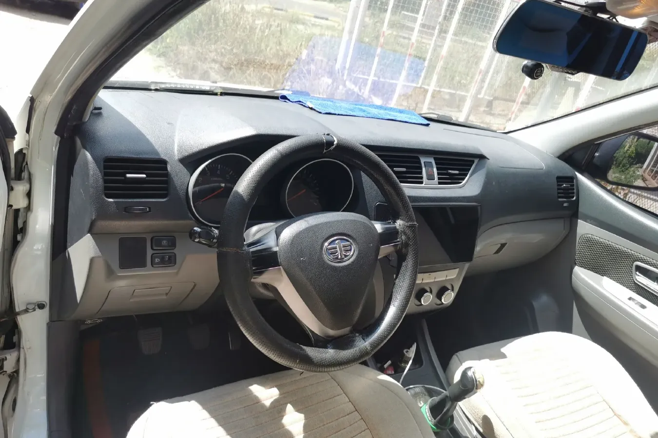 2013 FAW Senia S80 1.5L 109HP L4 5MT,autocango,china used car exporter,china ev exporter,chinese used car exporter,chinese used ev exporter