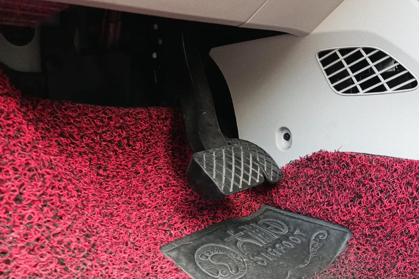 2015 Volkswagen up! 1.0L 75HP L3 5AMT,autocango,china used car exporter,china ev exporter,chinese used car exporter,chinese used ev exporter