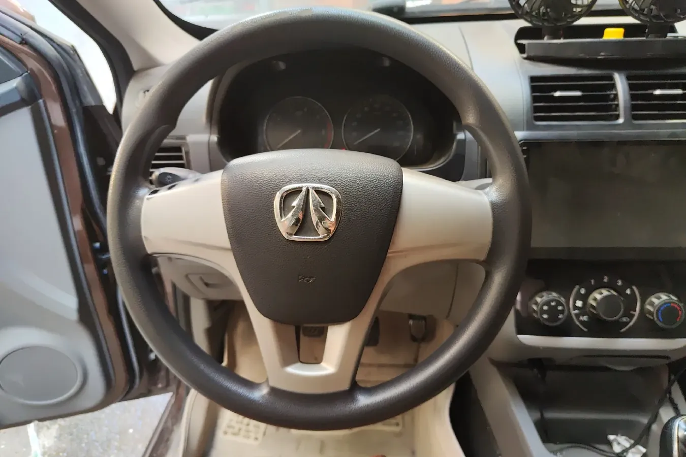 2014 BAIC WeiWang M20 1.5L 102HP L4 5MT,autocango,china used car exporter,china ev exporter,chinese used car exporter,chinese used ev exporter