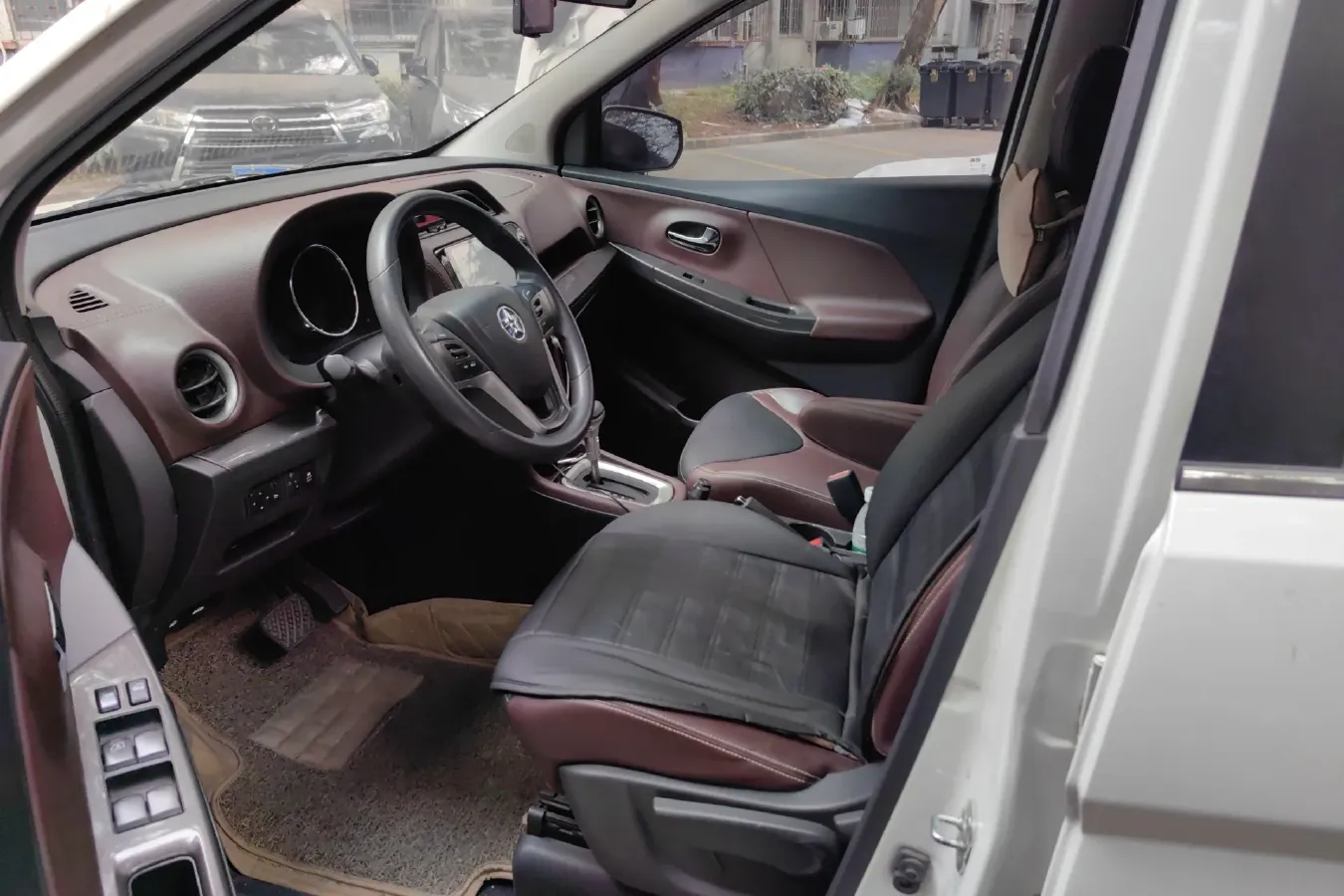 2019 Venucia M50V 1.6L 124HP L4 CVT,autocango,china used car exporter,china ev exporter,chinese used car exporter,chinese used ev exporter