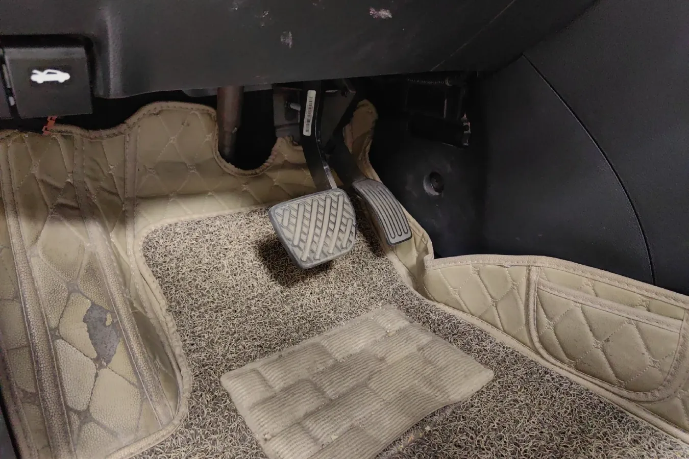 2019 Venucia M50V 1.6L 124HP L4 CVT,autocango,china used car exporter,china ev exporter,chinese used car exporter,chinese used ev exporter