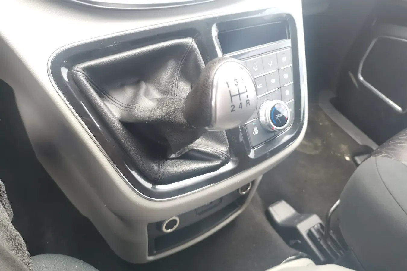 2016 JAC Refine M4 2.0L 147HP L4 5MT,autocango,china used car exporter,china ev exporter,chinese used car exporter,chinese used ev exporter