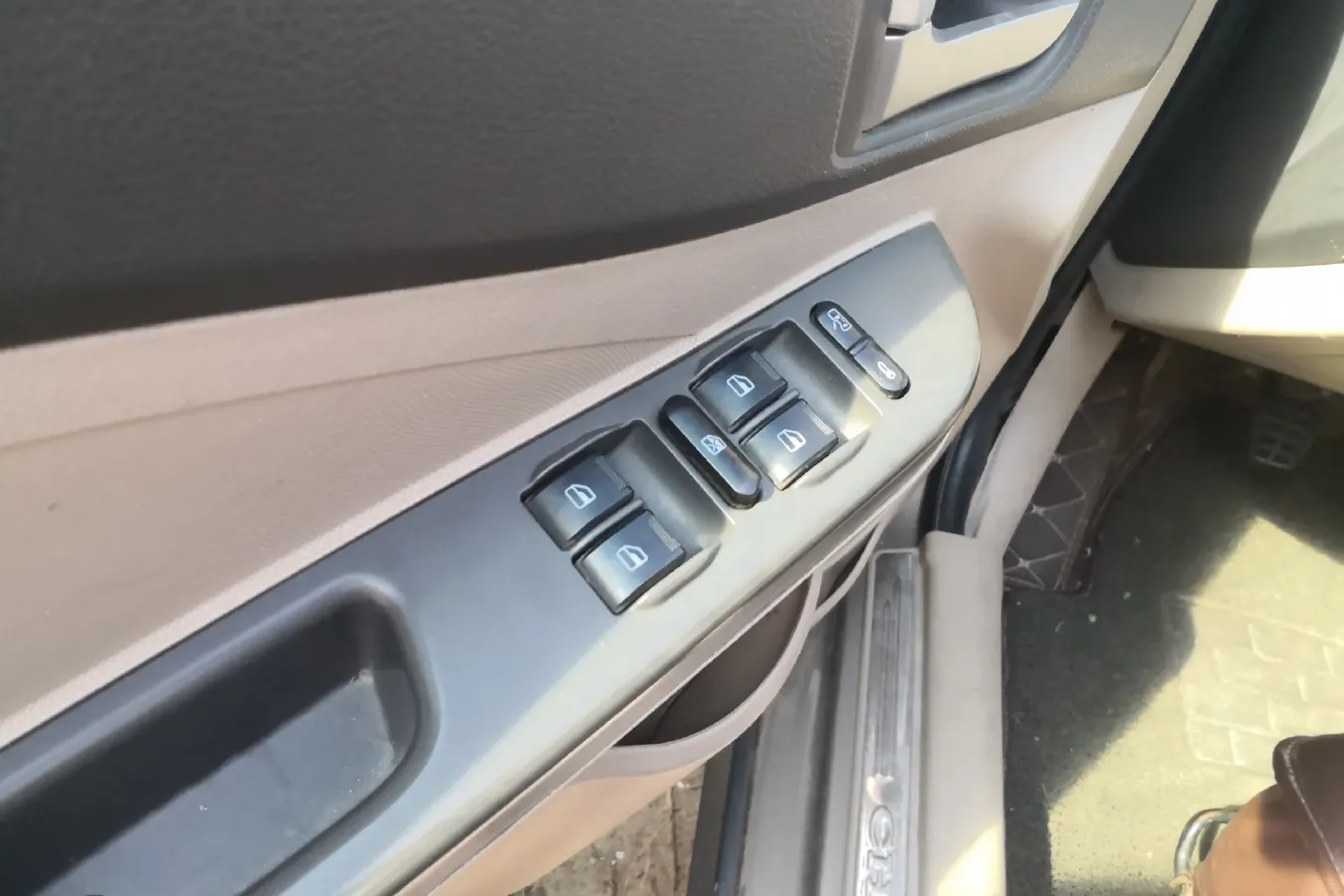 2011 Chery E5 1.5L 109HP L4 5MT,autocango,china used car exporter,china ev exporter,chinese used car exporter,chinese used ev exporter