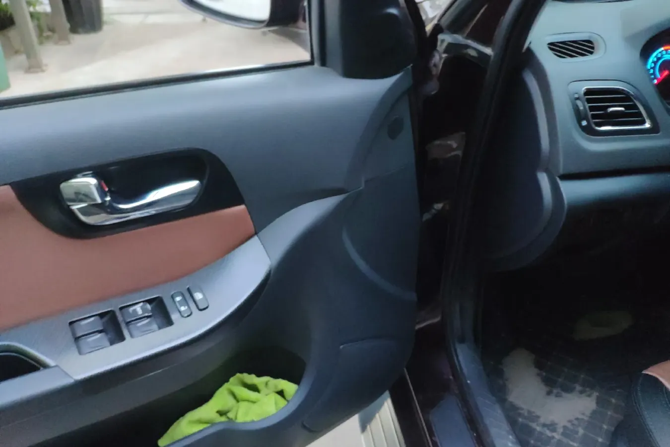 2013 HaiMa S7 2.0L 150HP L4 5AT,autocango,china used car exporter,china ev exporter,chinese used car exporter,chinese used ev exporter