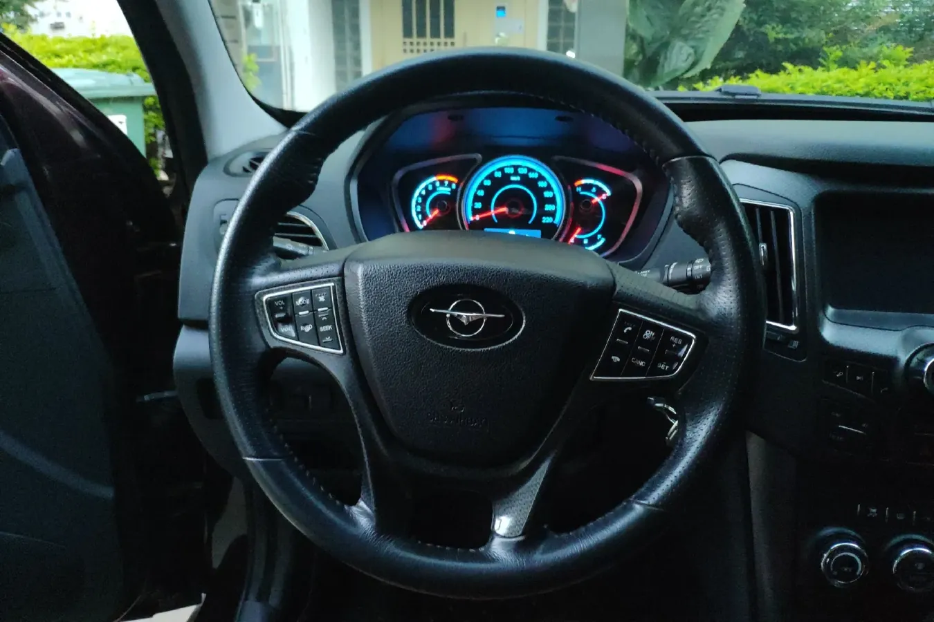 2013 HaiMa S7 2.0L 150HP L4 5AT,autocango,china used car exporter,china ev exporter,chinese used car exporter,chinese used ev exporter