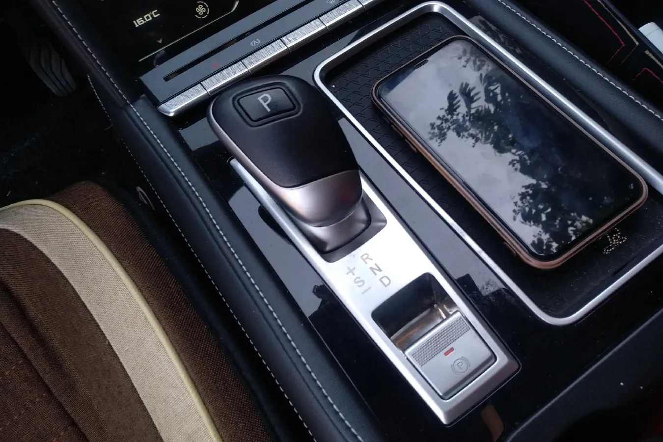 2020 Venucia Star 1.5T 190HP L4 7DCT,autocango,china used car exporter,china ev exporter,chinese used car exporter,chinese used ev exporter