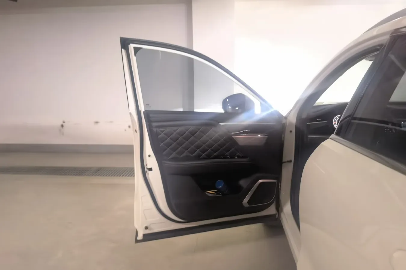 2020 Venucia Star 1.5T 190HP L4 7DCT,autocango,china used car exporter,china ev exporter,chinese used car exporter,chinese used ev exporter