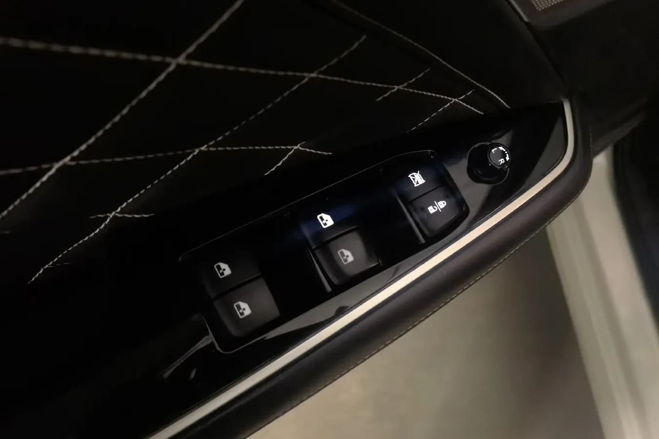 2020 Venucia Star 1.5T 190HP L4 7DCT,autocango,china used car exporter,china ev exporter,chinese used car exporter,chinese used ev exporter