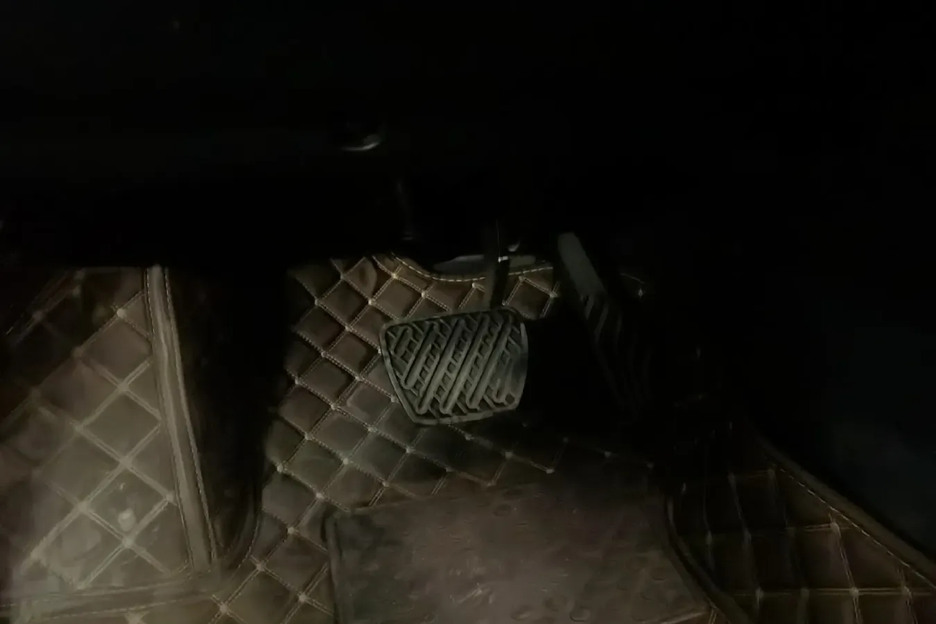 2020 Venucia Star 1.5T 190HP L4 7DCT,autocango,china used car exporter,china ev exporter,chinese used car exporter,chinese used ev exporter