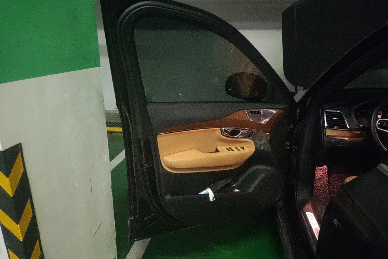 2017 Volvo XC90 2.0T 320HP L4 8AT,autocango,china used car exporter,china ev exporter,chinese used car exporter,chinese used ev exporter