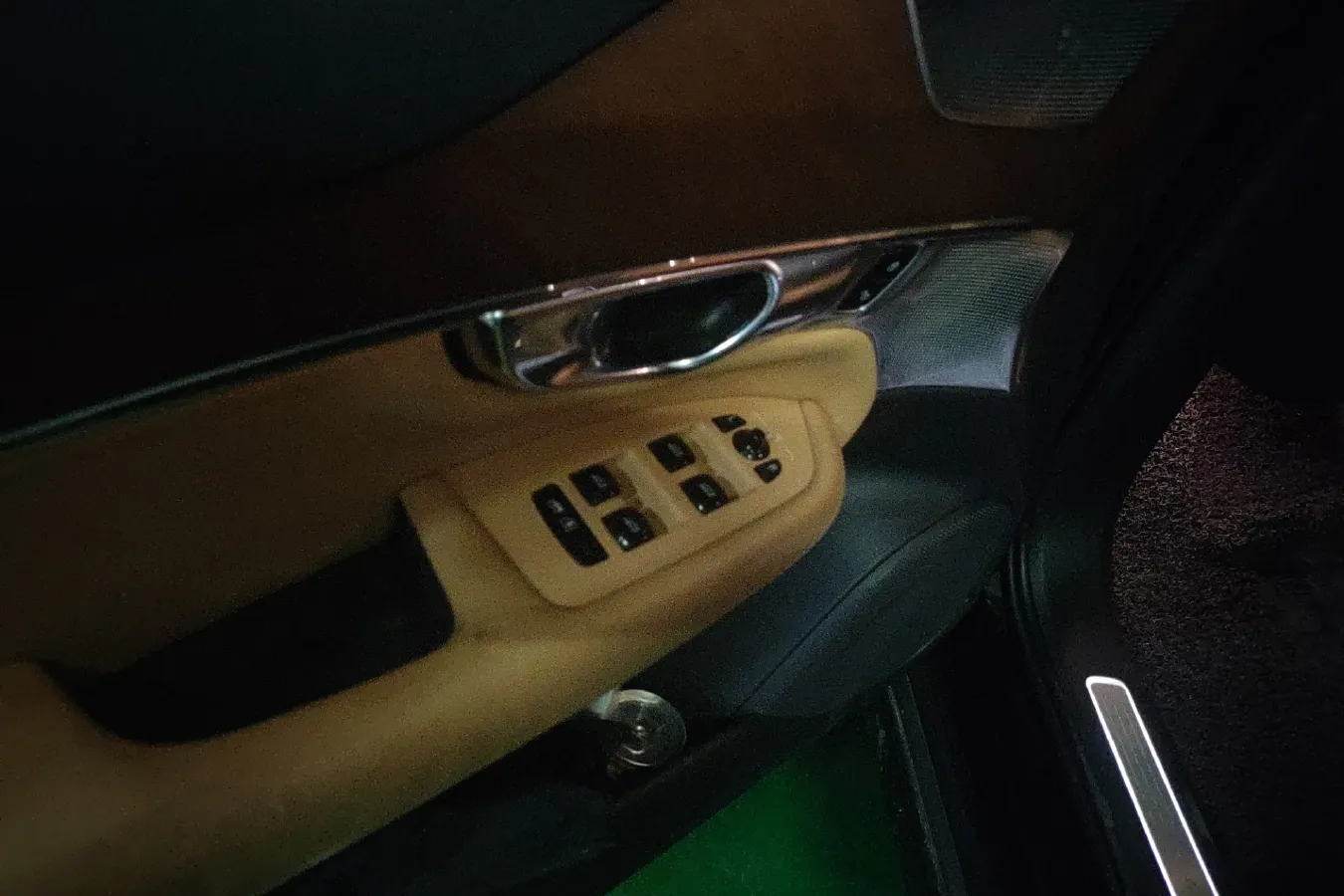 2017 Volvo XC90 2.0T 320HP L4 8AT,autocango,china used car exporter,china ev exporter,chinese used car exporter,chinese used ev exporter