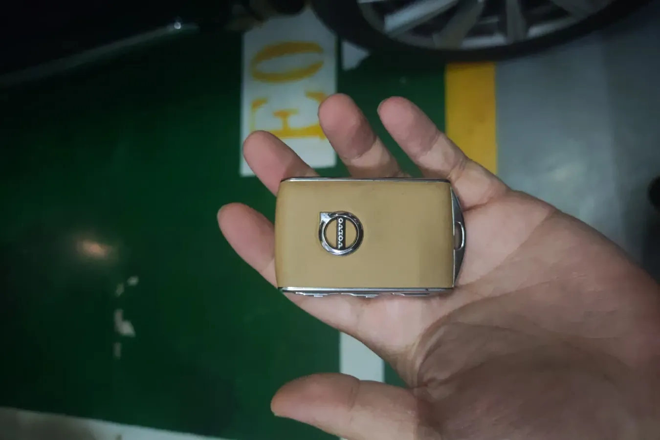 2017 Volvo XC90 2.0T 320HP L4 8AT,autocango,china used car exporter,china ev exporter,chinese used car exporter,chinese used ev exporter